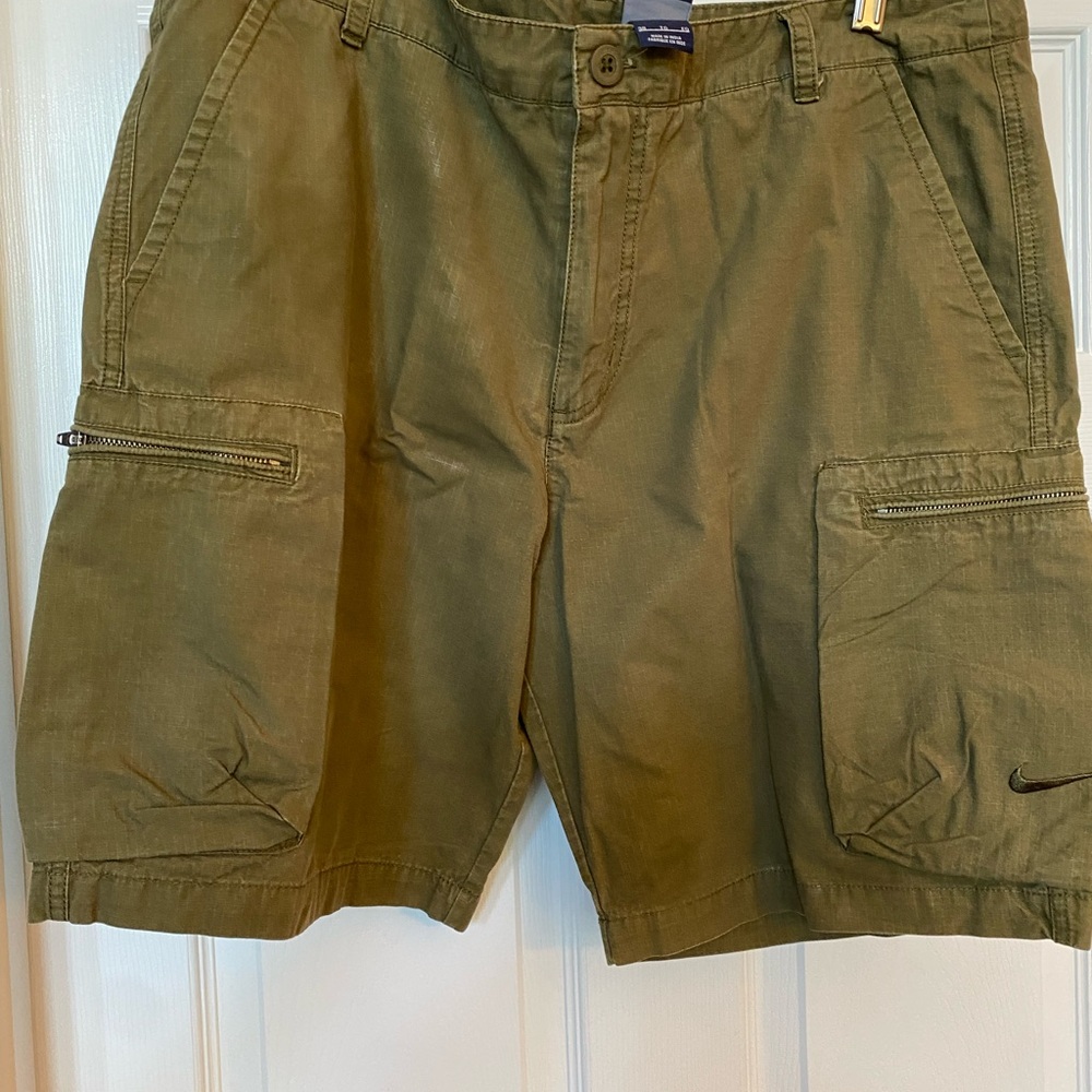 Men’s Nike Cargo short olive green waist 38